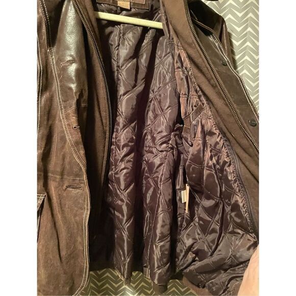 Columbia Leather Coat (SZ L) - Picture 4 of 5